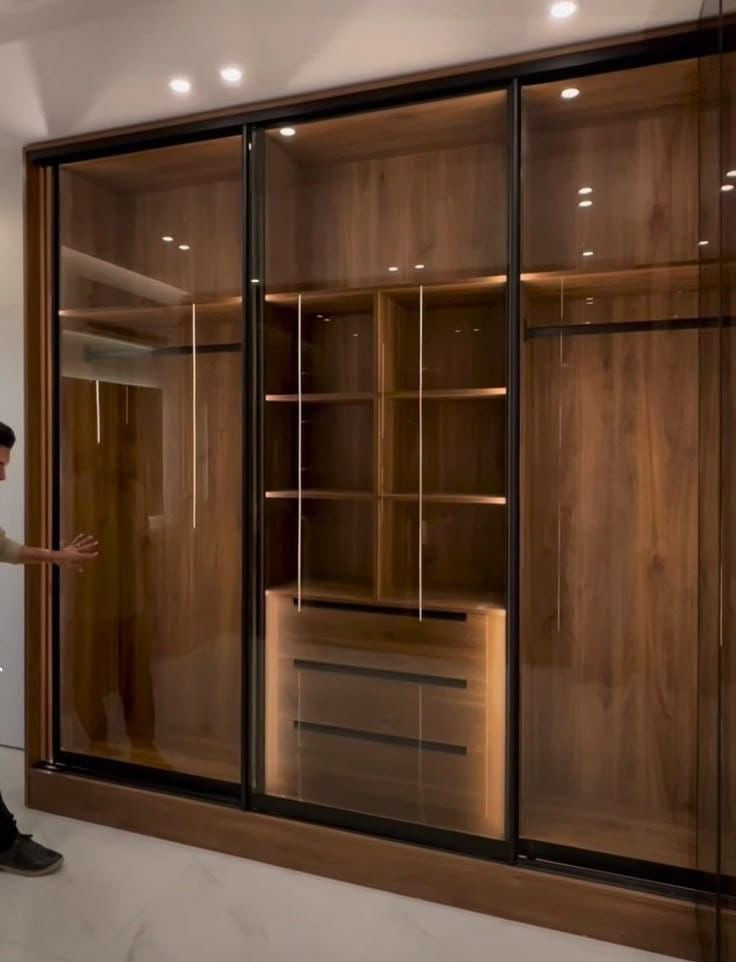 دولاب "تيرا" نظام دريسنج  بخشب الجوز - أبواب جرار زجاجية