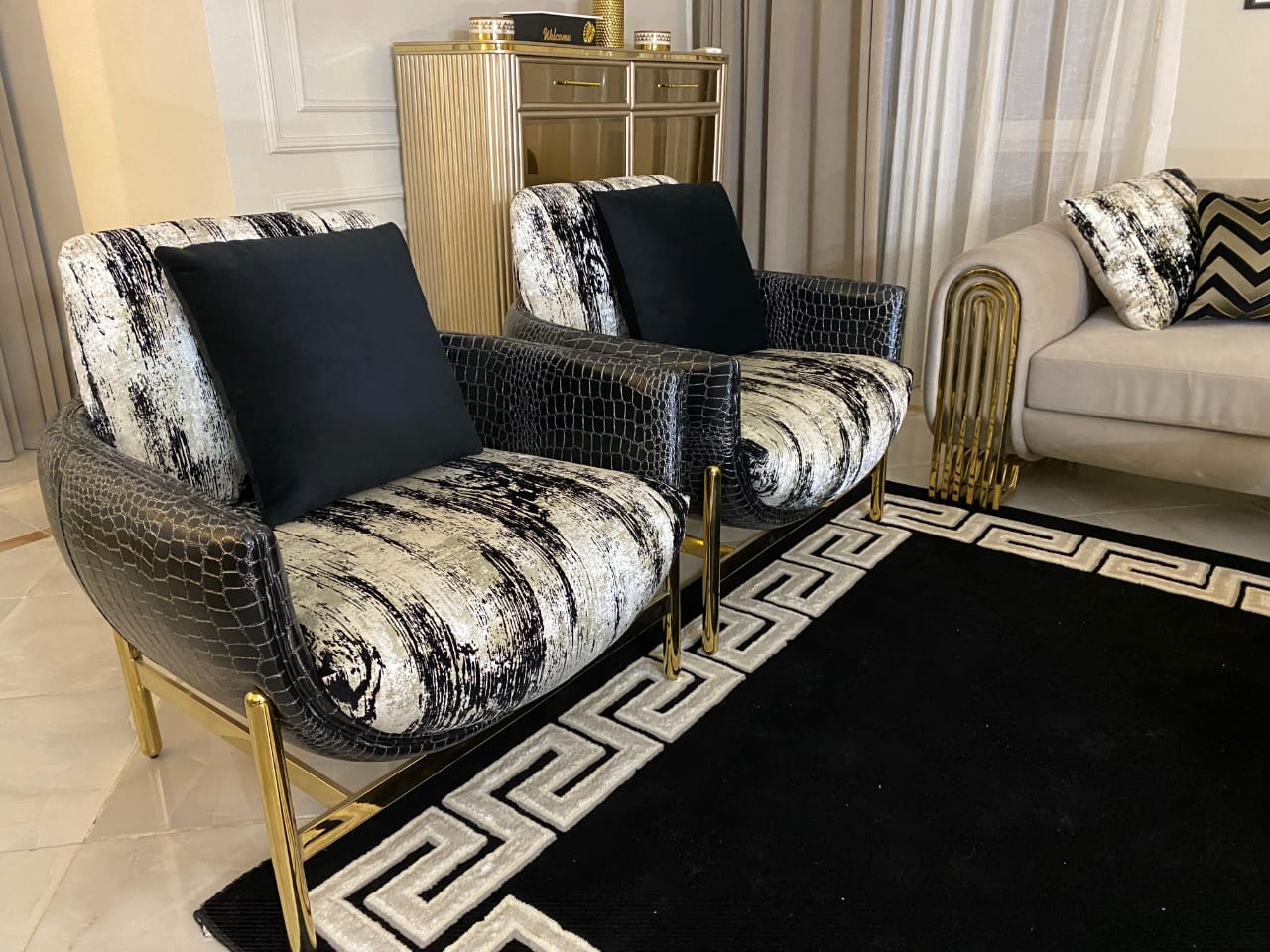 أنتريه "أيكونيك" - فخامة الجلد المحفور والمعدن الذهبي