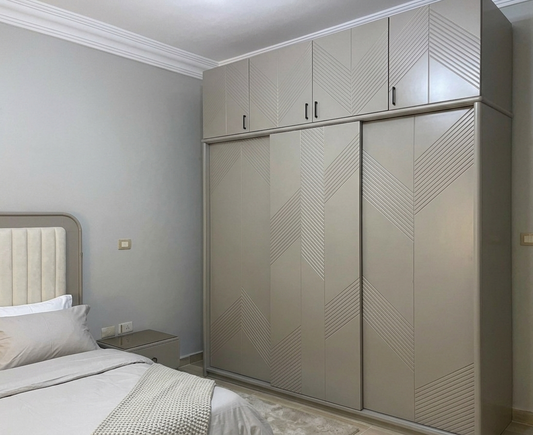 غرفة نوم شبابي متكاملة - تصميم هندسي راقي مع تسريحة بإضاءة LED ومرآة طولية