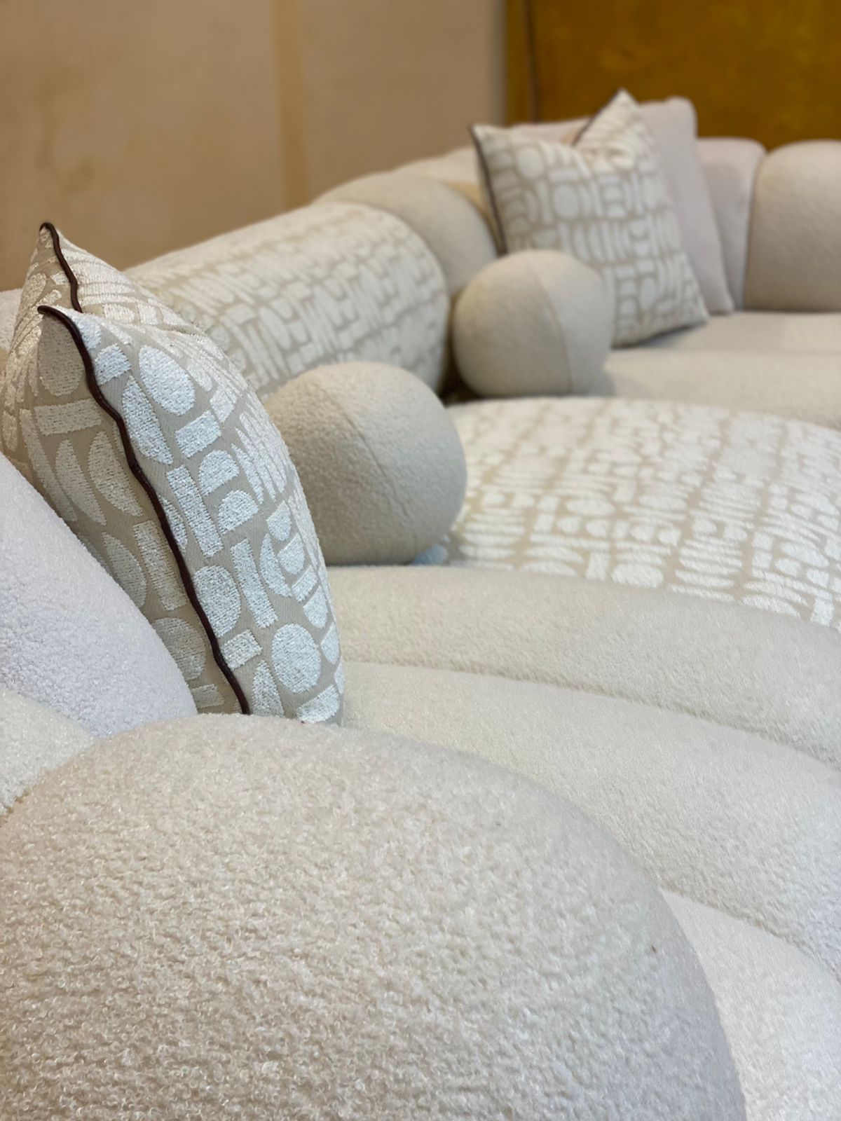 طقم ركنة وفوتيه "ديون آرت" - تصميم عالمي بتنفيذ خاص