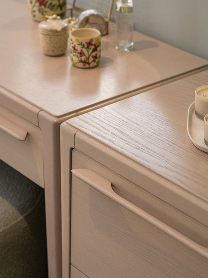 "Vanilla" Bedroom - Luxury design in light wood and olive upholstery