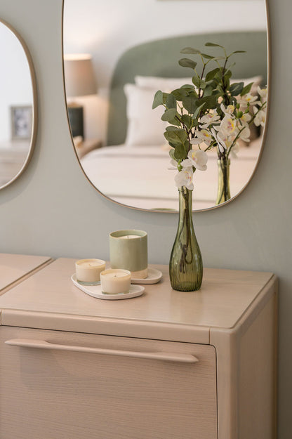 "Vanilla" Bedroom - Luxury design in light wood and olive upholstery