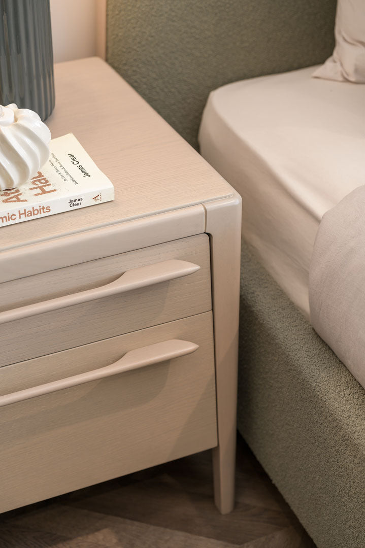 "Vanilla" Bedroom - Luxury design in light wood and olive upholstery