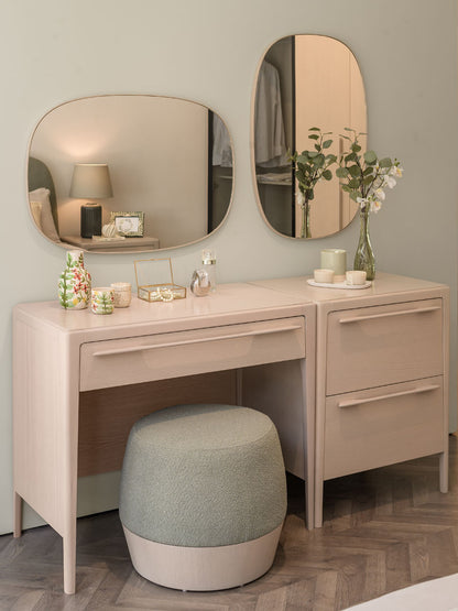 "Vanilla" Bedroom - Luxury design in light wood and olive upholstery