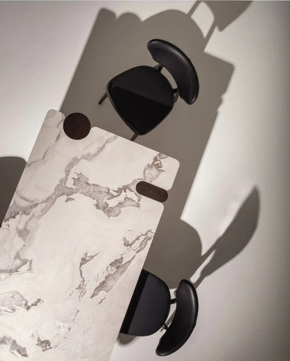 سفرة فيلوس - طاولة رخام بقواعد أسطوانية و 6 كراسي جلد