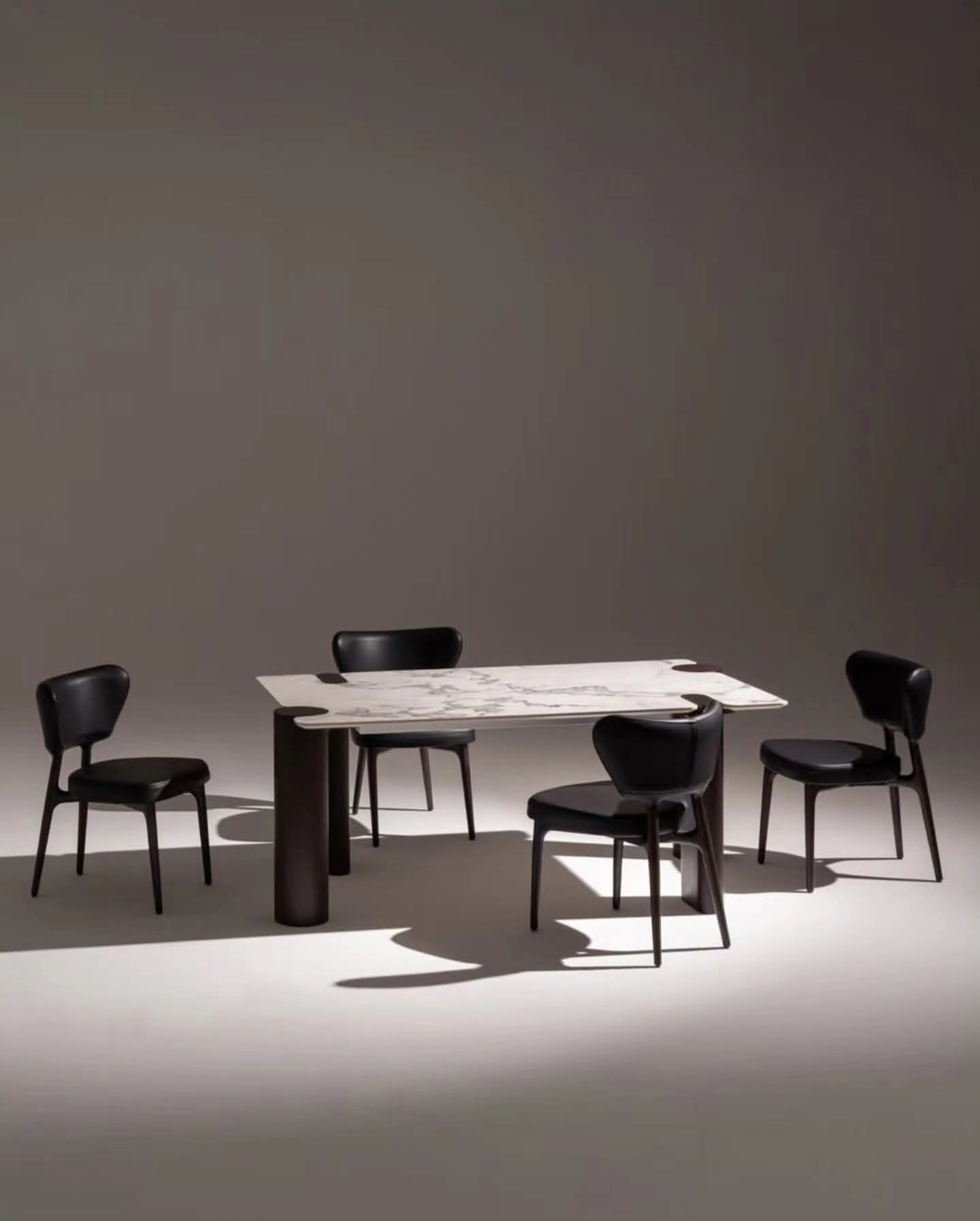 سفرة فيلوس - طاولة رخام بقواعد أسطوانية و 6 كراسي جلد