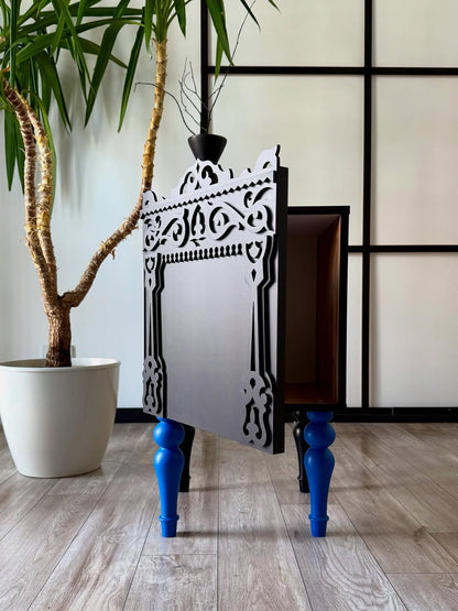 وحدة "آثار" - تصميم شرقي بالأسود الفخم والأرجل الزرقاء