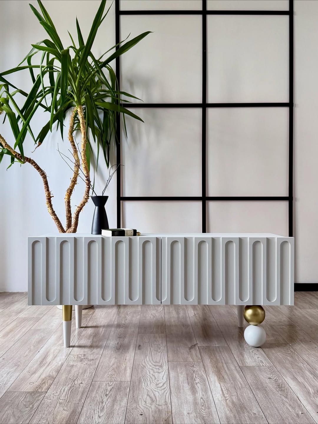 وحدة تلفزيون "أورا" مودرن - أبيض ثلجي بتصميم خطوط ثلاثي الأبعاد