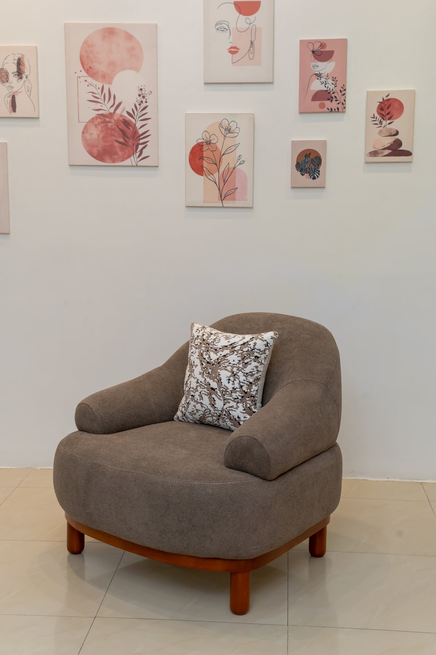 انتريه لينا - تصميم ايطالي مودرن بأرجل خشبية ظاهرة