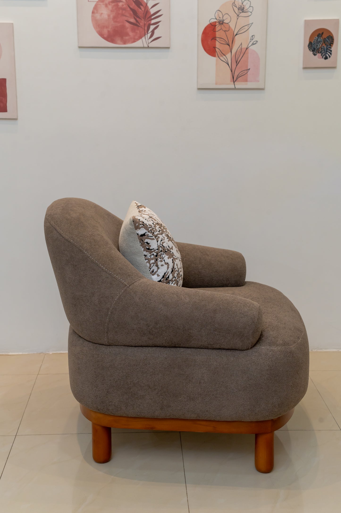 انتريه لينا - تصميم ايطالي مودرن بأرجل خشبية ظاهرة