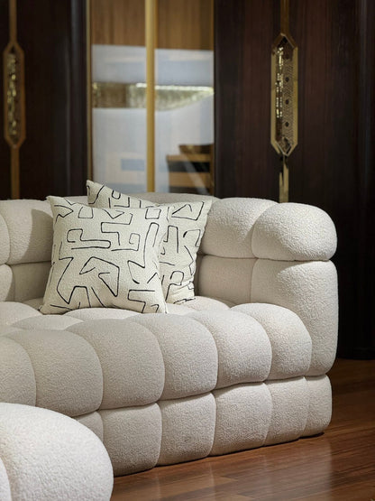 ركنة مودرن بتصميم فقاعي (bubbles) مع 3 طاولات وسط فاخرة – لون بيج فاتح