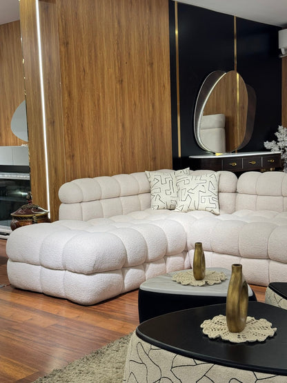 ركنة مودرن بتصميم فقاعي (bubbles) مع 3 طاولات وسط فاخرة – لون بيج فاتح