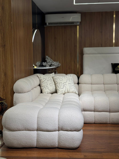 ركنة مودرن بتصميم فقاعي (bubbles) مع 3 طاولات وسط فاخرة – لون بيج فاتح