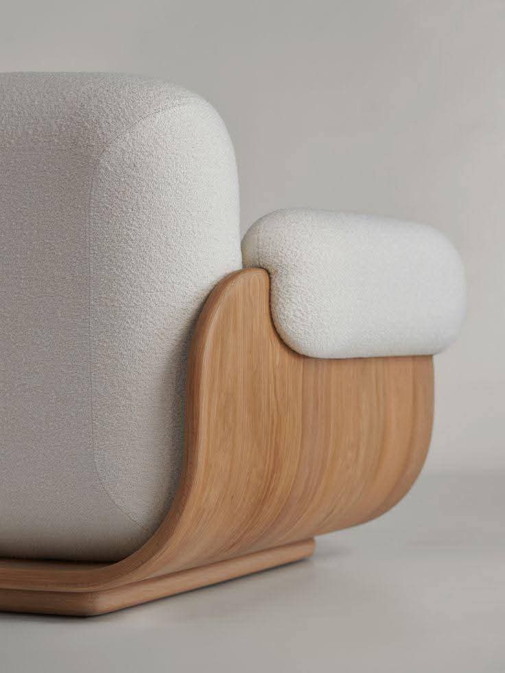 انتريه كيرف - تصميم منحني مع قاعدة من الخشب الزان