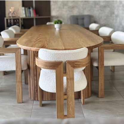 طاولة طعام "آيكون" فردانية - تصميم بيضاوي وقاعدة مُشرّحة