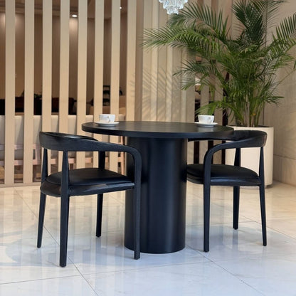 طقم كافيه "مينوس" - 4 كراسي خشب زان أسود وطاولة دائرية بقشرة أرو طبيعي