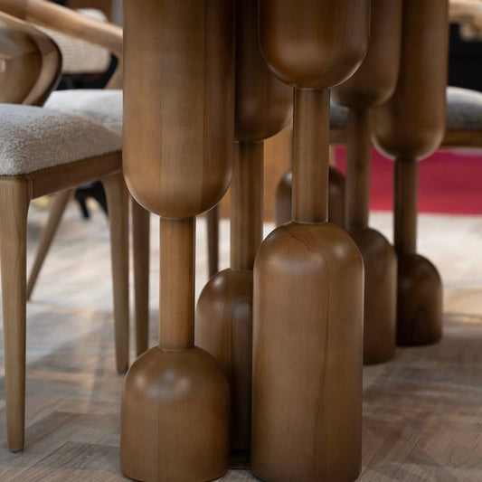 طقم سفرة بامبو طاولة بيضاوية وقواعد خشب زان منحوتة مع 6 كراسي بوكليه من رحايا.