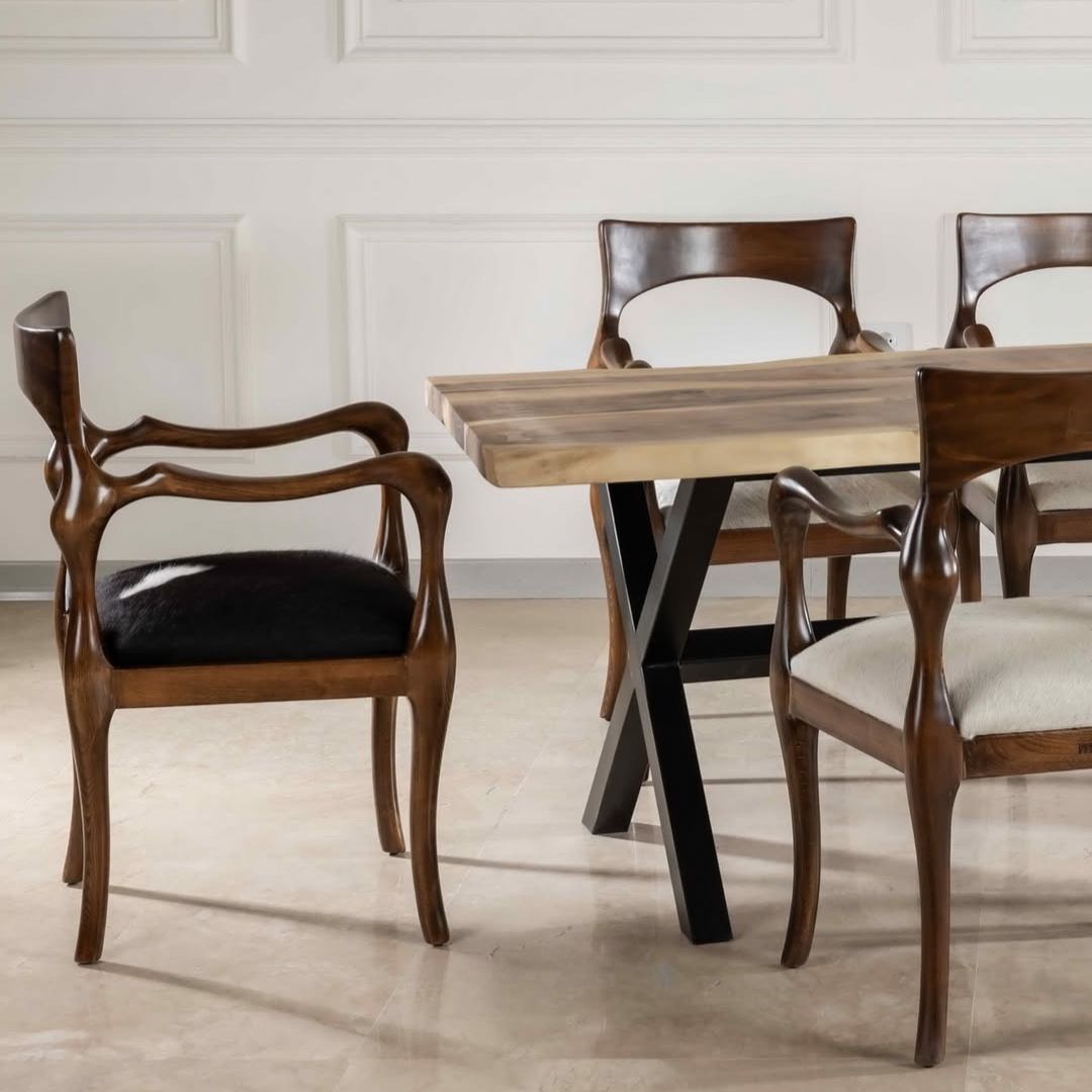 طقم سفرة المنحوتة الطبيعية - طاولة بلوح جوز خام و 6 كراسي زان نحت دقيق