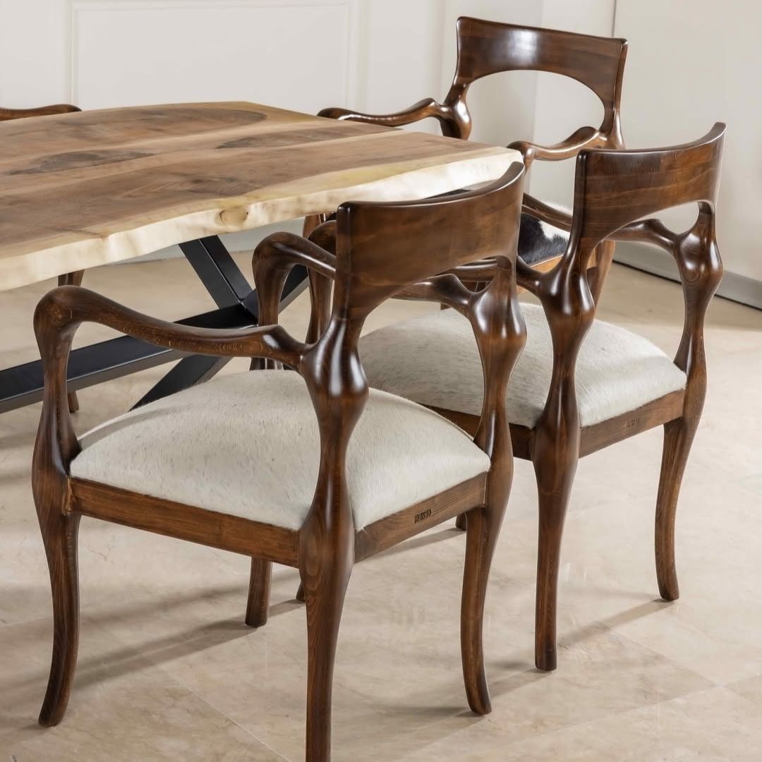 طقم سفرة المنحوتة الطبيعية - طاولة بلوح جوز خام و 6 كراسي زان نحت دقيق