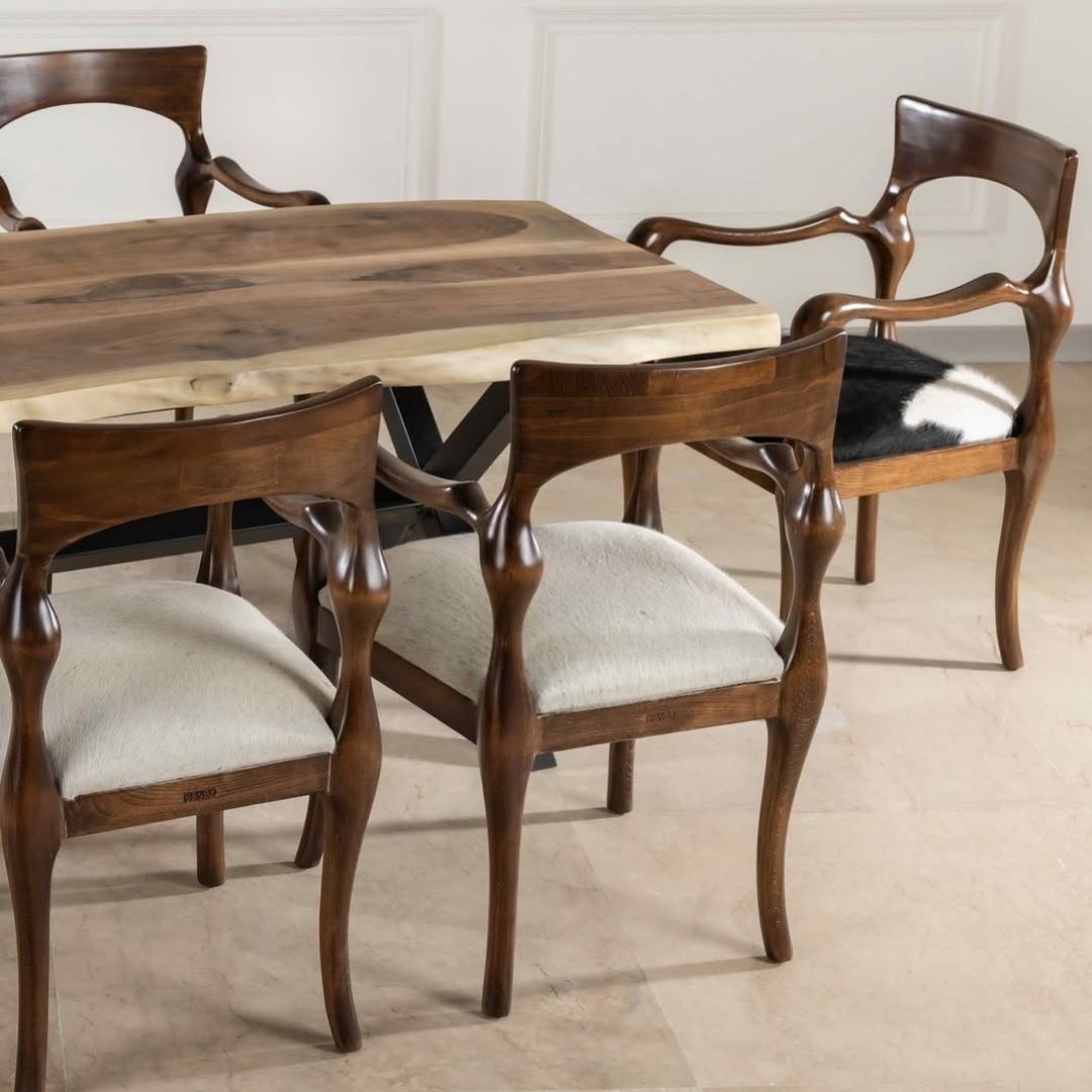 طقم سفرة المنحوتة الطبيعية - طاولة بلوح جوز خام و 6 كراسي زان نحت دقيق