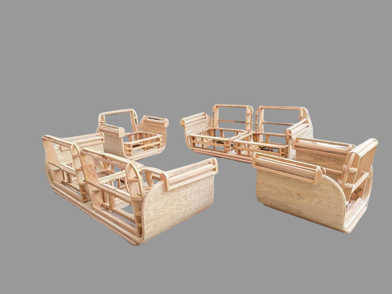 انتريه كيرف - تصميم منحني مع قاعدة من الخشب الزان