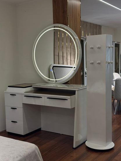 احدث موديلات تسريحات غرف نوم مودرن بمرآة دائرية وأدراج غلق ناعم