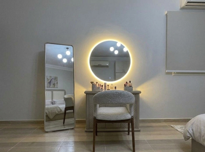 غرفة نوم شبابي متكاملة - تصميم هندسي راقي مع تسريحة بإضاءة LED ومرآة طولية