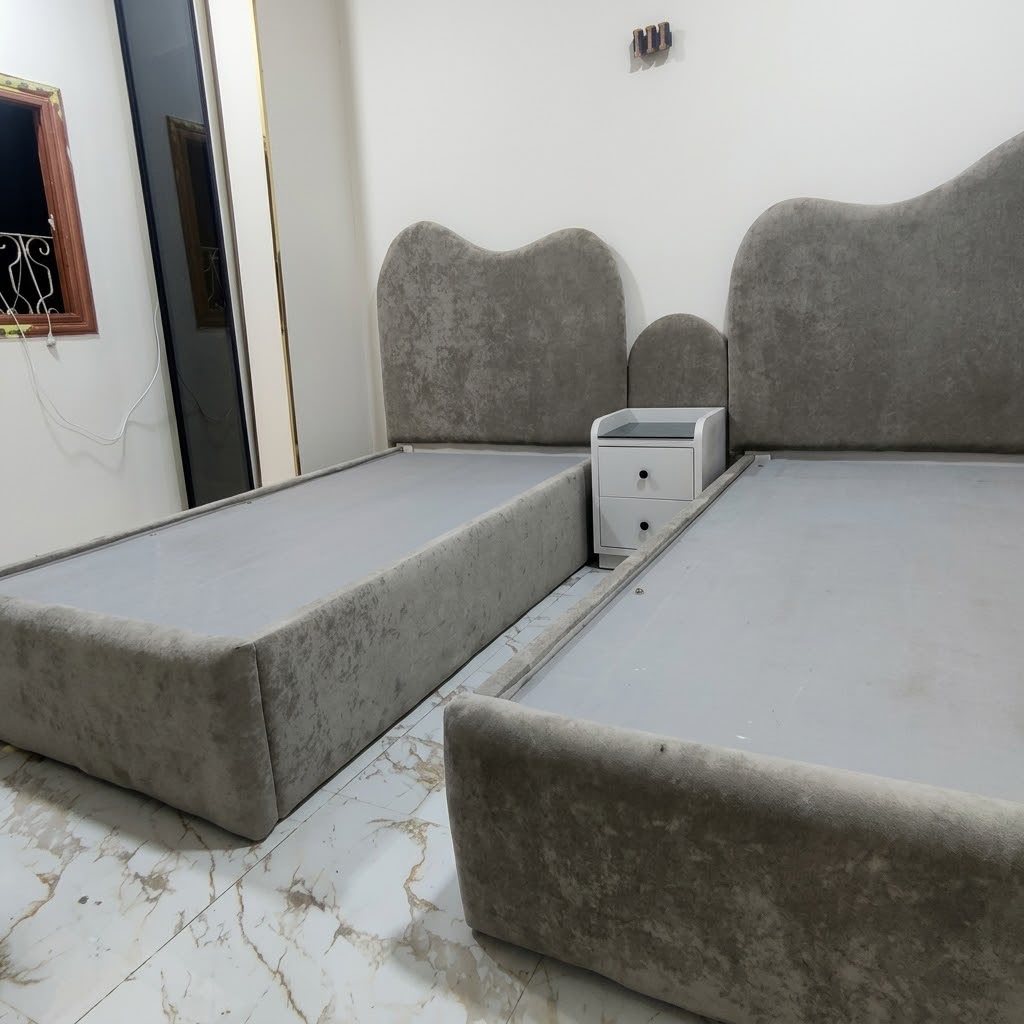 غرفة أطفال وشباب مودرن (تصميم هندسي ذكي) - دولاب بتسريحة مدمجة ودريسنج مضيء