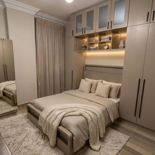 غرفة نوم "سمارت سبيس" المودرن - دولاب محيطي بالسرير وتسريحة بإضاءة LED (استغلال ذكي للمساحات)