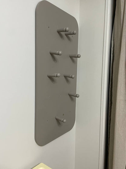 غرفة نوم built in  متكاملة - تصميم ذكي مع حلول تخزين مدمجة وتسريحة أنيقة