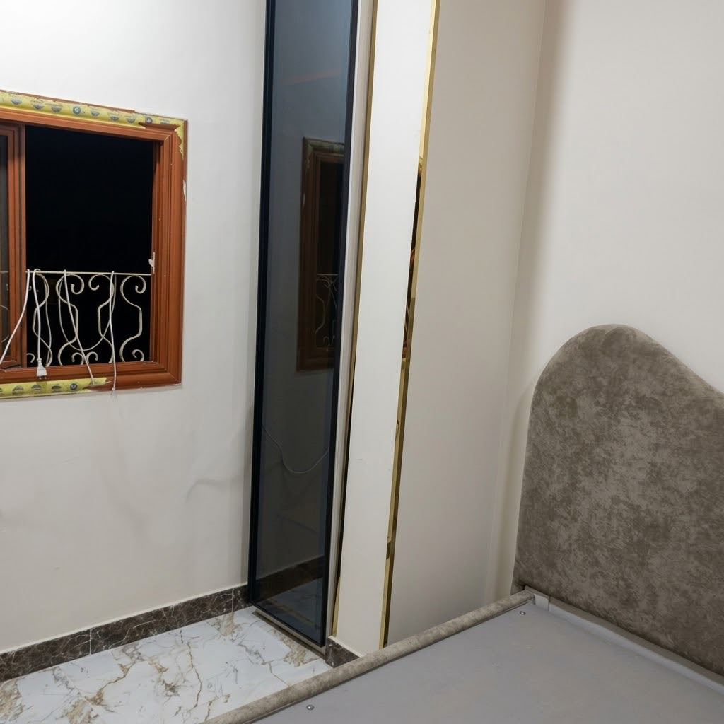 غرفة أطفال وشباب مودرن (تصميم هندسي ذكي) - دولاب بتسريحة مدمجة ودريسنج مضيء